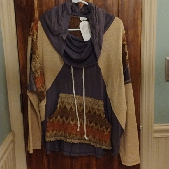 NWT Woman's top - Picture 3 of 3